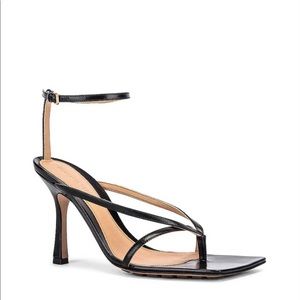 Black Leather Stratch Sandals